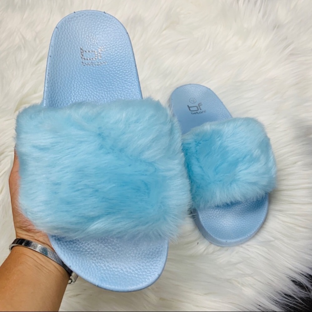 🔥Blue Faux Fur Slides - Picture 4 of 5